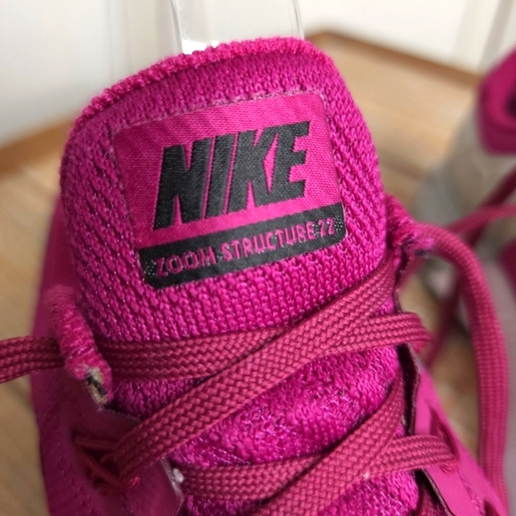 Nike Zoom Stucture 22. Woman’s size 7 1/2. Magenta - Picture 2 of 12